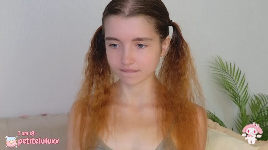 petiteluluxx live cam screenshot female on Ufotopia – Live Cams & Video Chat Community — screenshot #1