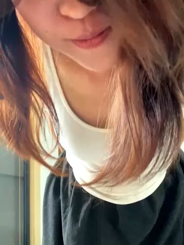 Liliya-77 live cam screenshot female on Ufotopia – Live Cams & Video Chat Community — screenshot #2