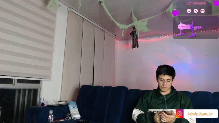 ashely_ryan24 live cam screenshot malefemale from Colombia on Ufotopia – Live Cams & Video Chat Community — screenshot #2