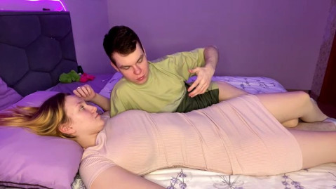 julielourens live cam screenshot malefemale from Sex Land on Ufotopia – Live Cams & Video Chat — screenshot #6