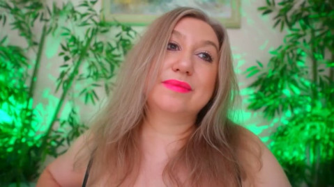 HappyLisa live cam screenshot female from China on Ufotopia – Live Cams & Video Chat — screenshot #1